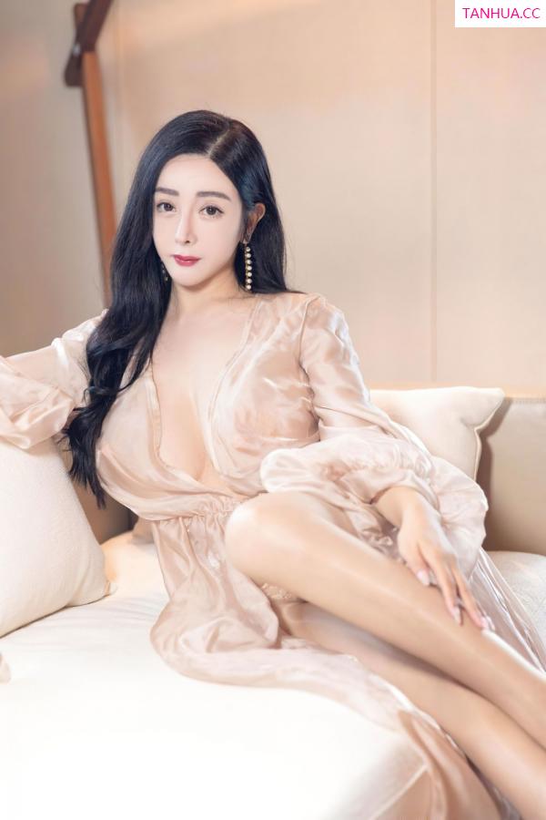 允薾  [XiuRen]高清写真图 2021.10.27 No.4129 允薾第4张图片